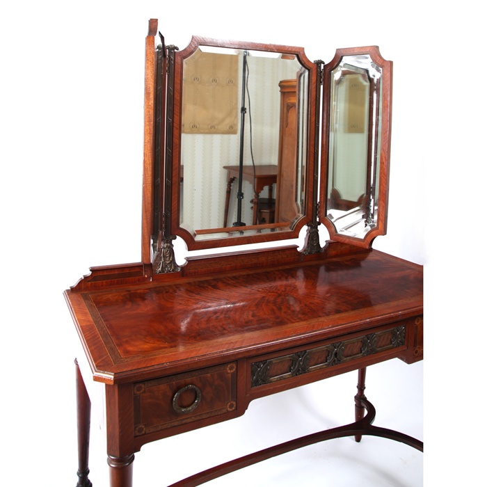 ルイ15世様式　ブロンズ象嵌コモード