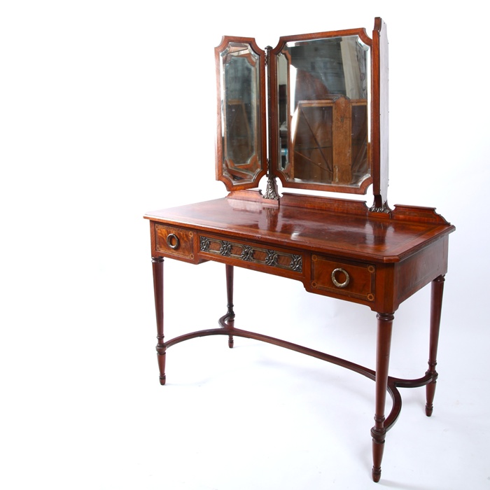 ルイ15世様式　ブロンズ象嵌コモード