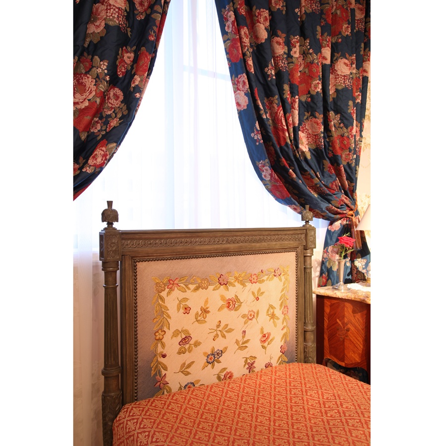 ルイ15世様式　ブロンズ象嵌コモード