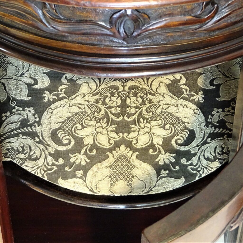 ルイ15世様式　ブロンズ象嵌コモード