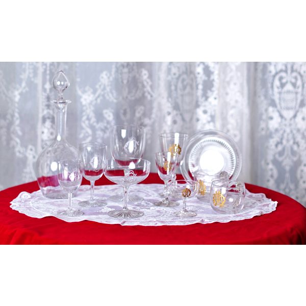 バカライニシャル付きグラス<br />
(デキャンタと4種類のグラス、4種類の金彩グラス)<br />
1900年代　フランス　クリスタルガラス<br />
