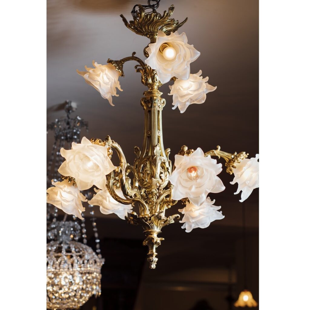 ルイ15世様式 ブロンズ9灯シャンデリア<br />
1890年代　フランス　ブロンズ