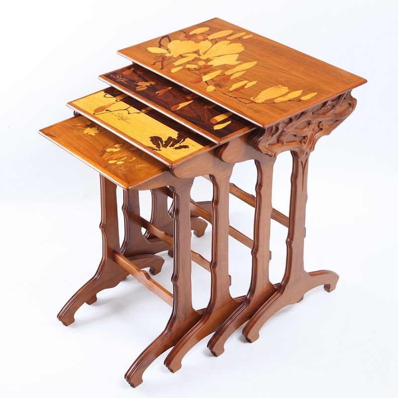 ガレ「木蓮」象嵌4段ネストテーブル<br />
1900年代　フランス　ウォルナット