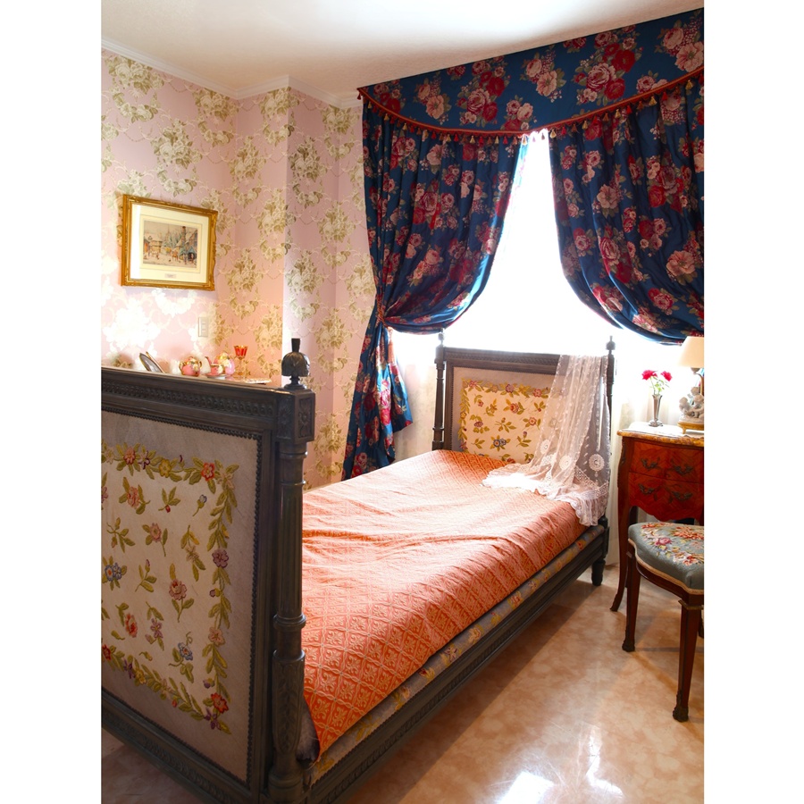 ルイ15世様式　ブロンズ象嵌コモード