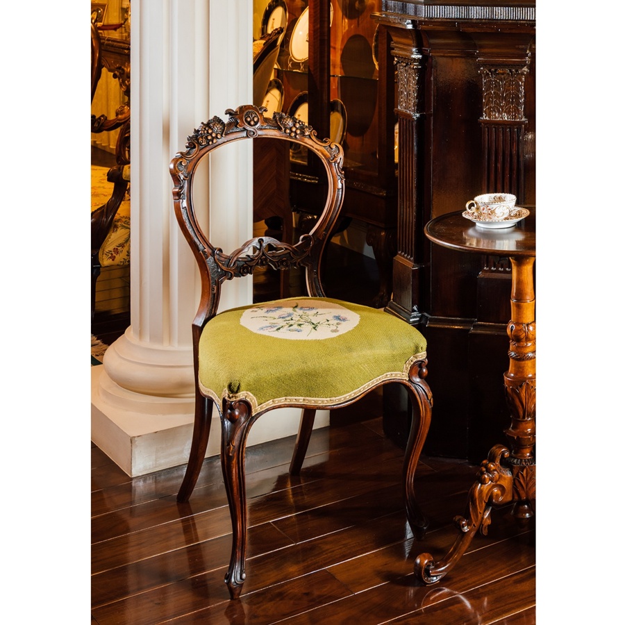 ルイ15世様式　ブロンズ象嵌コモード