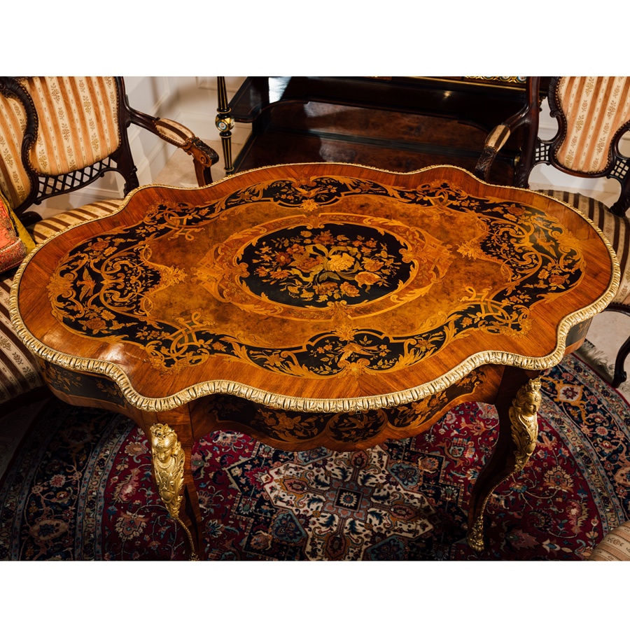 ルイ15世様式　ブロンズ象嵌コモード